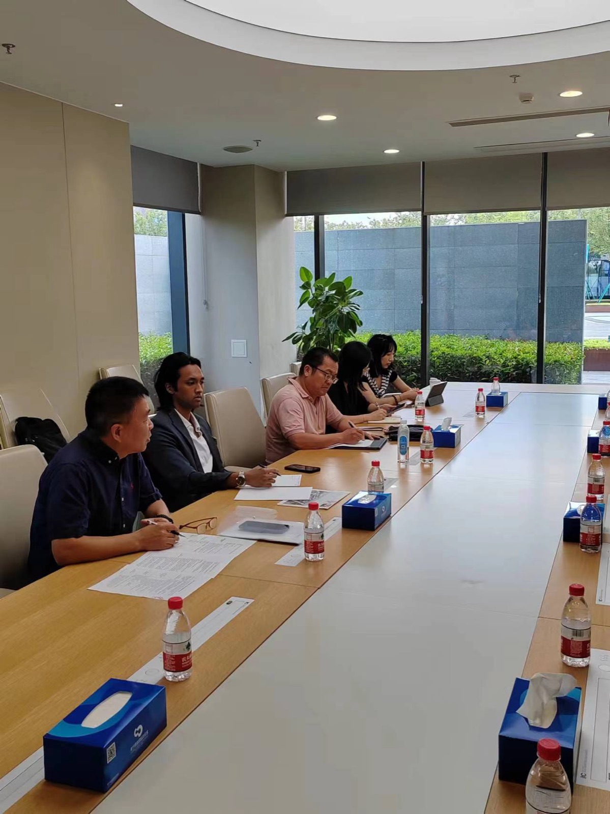 Government–industry meeting with Haining and XiaShi officials
